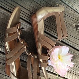 Sofft Gladiator Sandal Gold Zip-Back Size 8.5